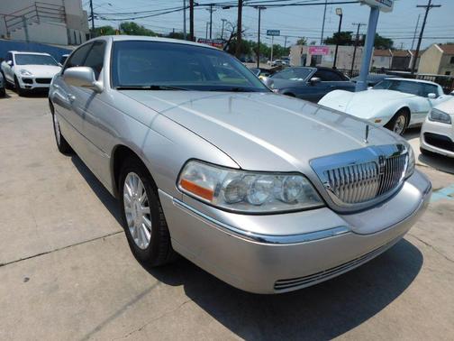2005 Lincoln Town Car Signature