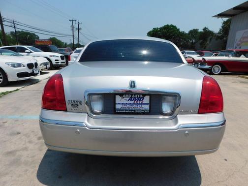 2005 Lincoln Town Car Signature