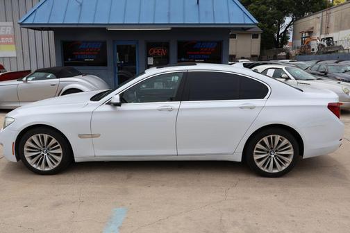 WHITE 2015 BMW 740 I