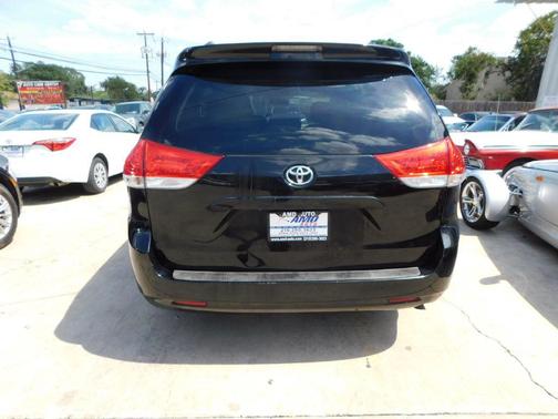 2013 Toyota Sienna LE