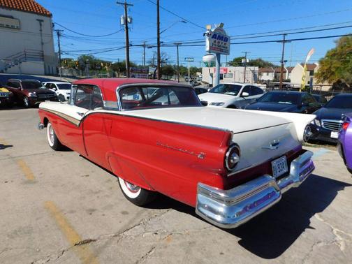1957 Ford Fairlane SKYLINER