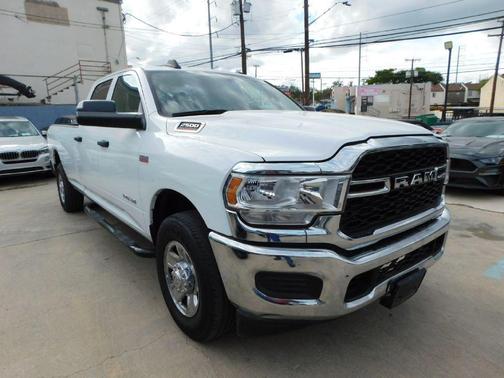 2022 RAM 2500 Tradesman Crew Cab 4x2 8' Box
