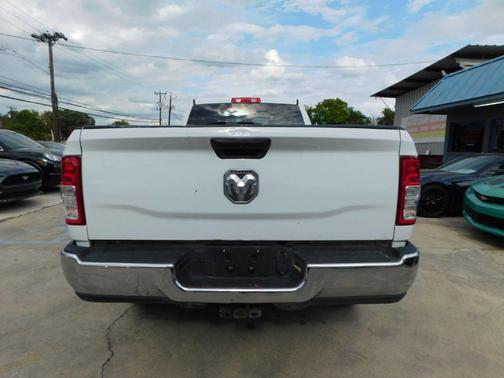2022 RAM 2500 Tradesman Crew Cab 4x2 8' Box