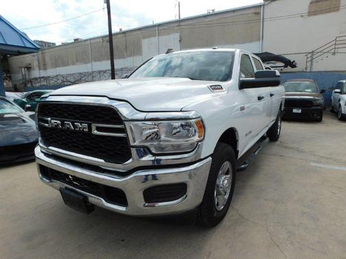 2022 RAM 2500 Tradesman Crew Cab 4x2 8' Box