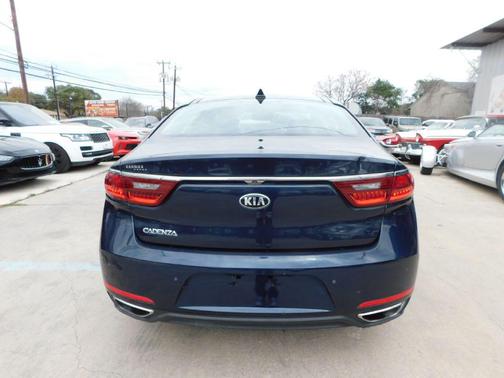 2017 Kia Cadenza Technology