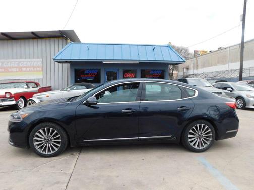 2017 Kia Cadenza Technology