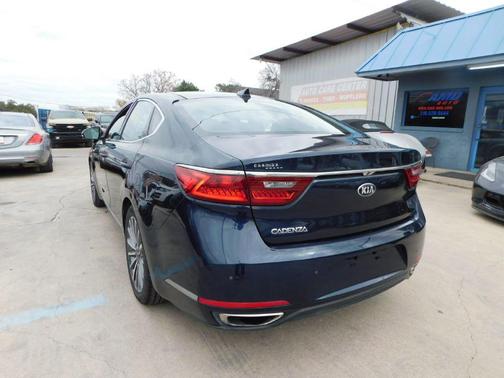 2017 Kia Cadenza Technology