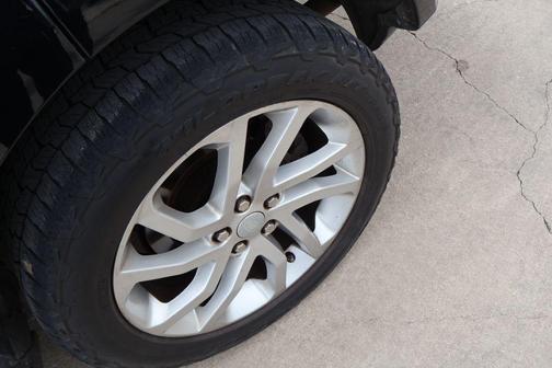 BLACK 2016 Land Rover LR4 Base