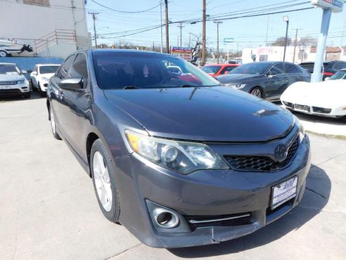 2014 Toyota Camry SE