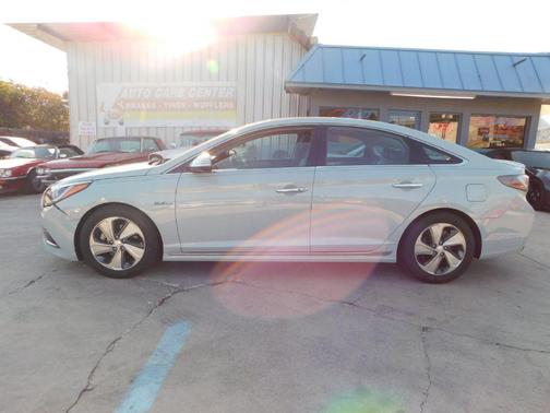 2016 Hyundai SONATA Hybrid Limited