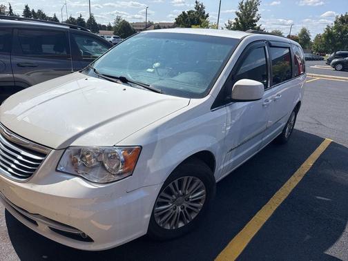 2015 Chrysler Town & Country Touring-L