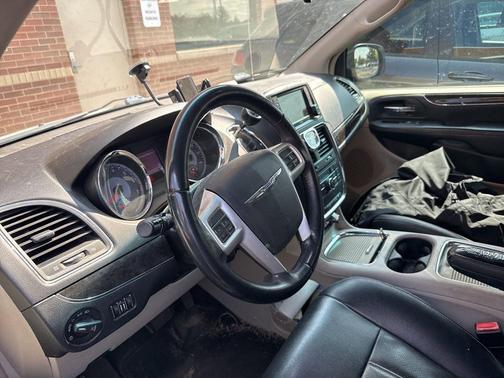 2015 Chrysler Town & Country Touring-L
