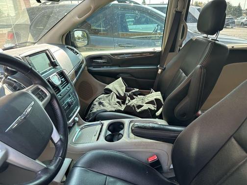 2015 Chrysler Town & Country Touring-L