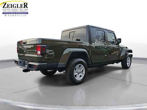 2022 Jeep Gladiator Sport S