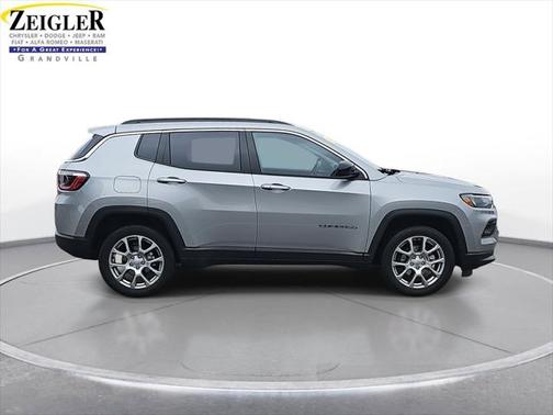 2022 Jeep Compass Latitude Lux