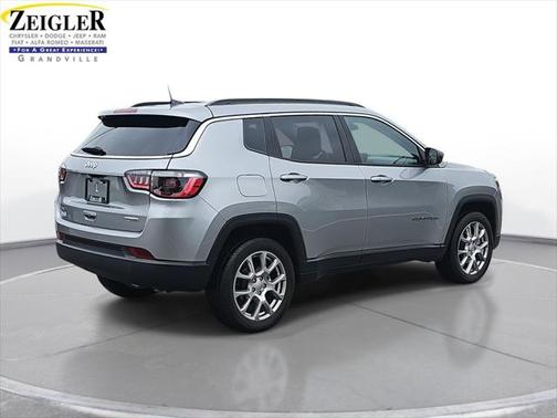 2022 Jeep Compass Latitude Lux