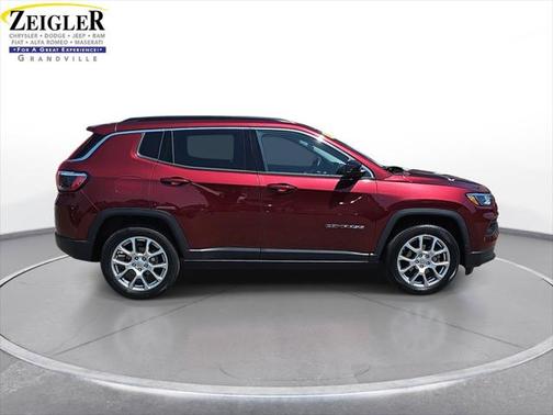 2022 Jeep Compass Latitude Lux