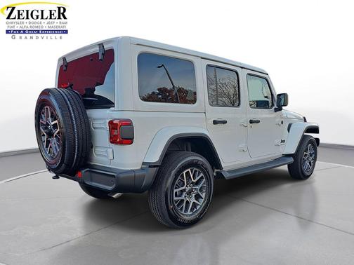 2025 Jeep Wrangler 4-Door Sahara 4x4