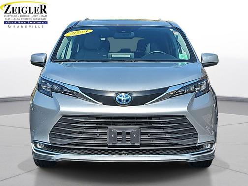 2024 Toyota Sienna XLE