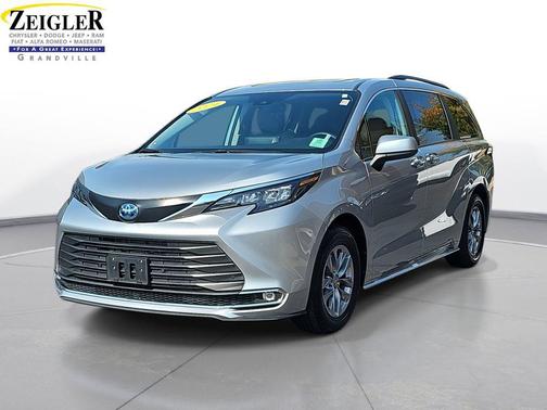 2024 Toyota Sienna XLE