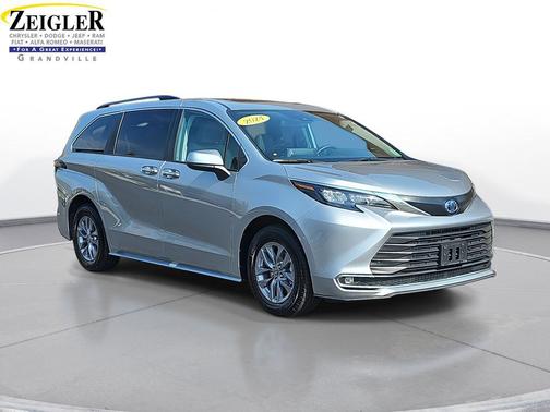 2024 Toyota Sienna XLE