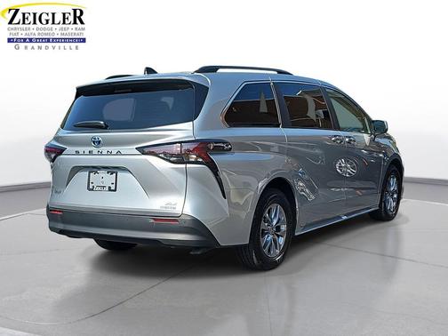 2024 Toyota Sienna XLE