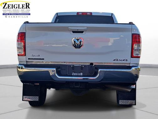 2020 RAM 2500 Big Horn Crew Cab 4X4 8' Box