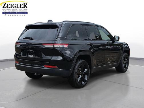 2022 Jeep Grand Cherokee Altitude