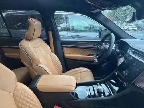2023 Jeep Grand Cherokee Summit