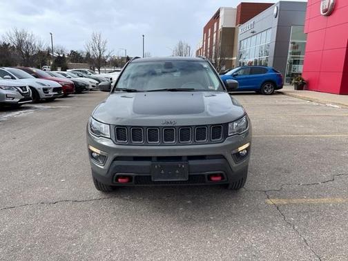Photo 3 of 8 of 2020 Jeep Compass Trailhawk