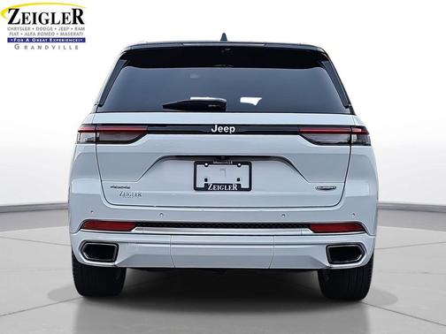 2022 Jeep Grand Cherokee Summit