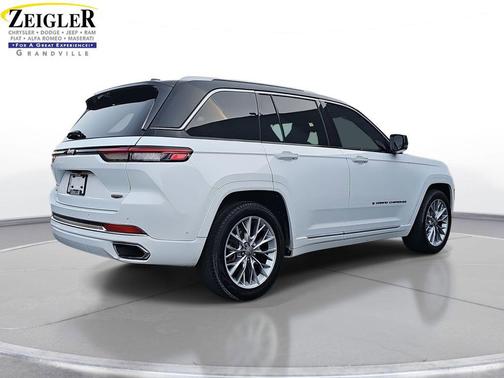 2022 Jeep Grand Cherokee Summit