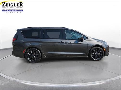 2018 Chrysler Pacifica Touring-L