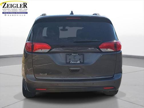 2018 Chrysler Pacifica Touring-L