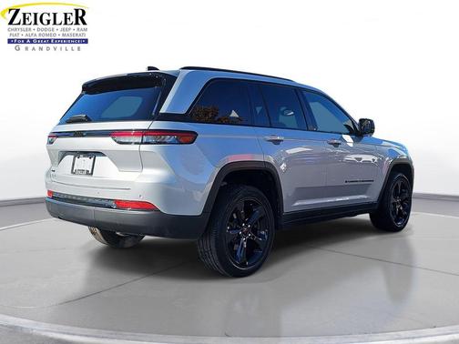 2023 Jeep Grand Cherokee Altitude