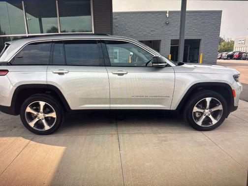 2023 Jeep Grand Cherokee Limited X