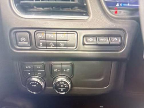 2024 GMC Yukon XL 4WD AT4