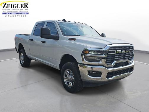 2025 RAM 2500 Tradesman Crew Cab 4x4 6'4' Box
