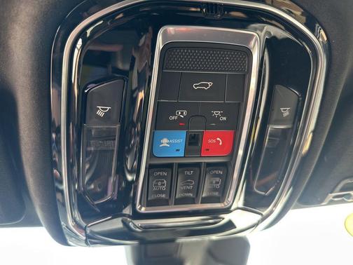 2022 Jeep Grand Cherokee Summit
