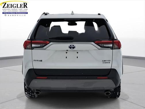 2020 Toyota RAV4 Hybrid SE