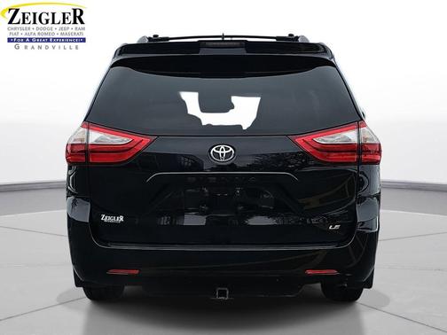 2019 Toyota Sienna LE