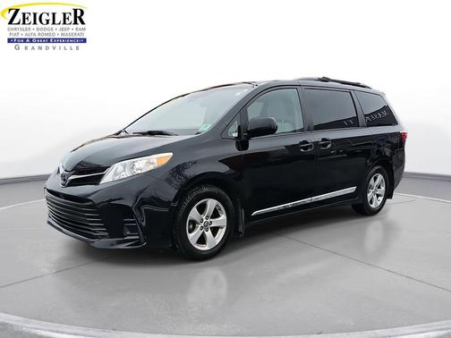 2019 Toyota Sienna LE