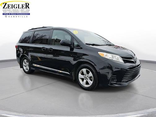 2019 Toyota Sienna LE