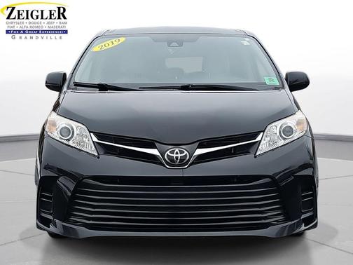 2019 Toyota Sienna LE