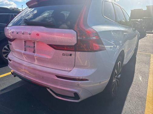 2024 Volvo XC60 B5 Plus Dark Theme