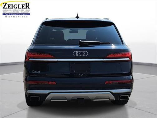 2025 Audi Q7 45 Premium Plus