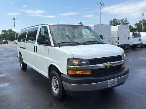Summit White 2025 Chevrolet Express 3500 LT