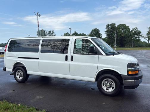 Summit White 2025 Chevrolet Express 3500 LT
