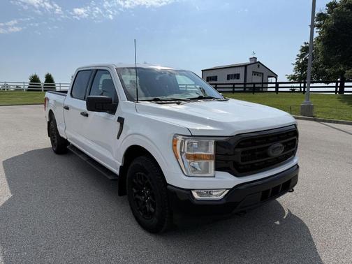 Oxford White 2022 Ford F-150 XLT