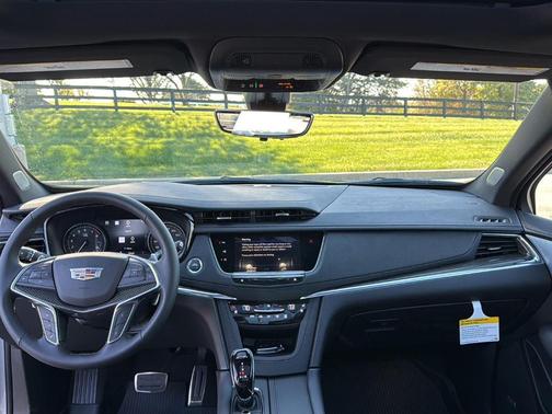 2025 Cadillac XT5 Sport